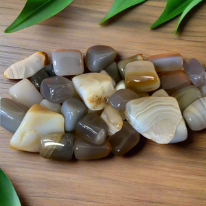 The Banded Agate Stone is the stone of beauty, harmony and fertility. It increases self-confidence and is incredibly supportive for health and wellbeing.

Helping to restore the balance of the body & mind, especially the digestive system. In addition to its health benefits it helps self-confidence, self-esteem and personal growth.

