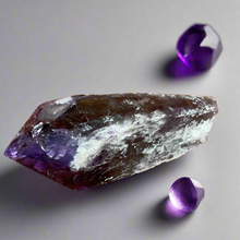 Approximately 7 long x 3 wide
Weighing 1lb 11.4ozThis 1Lb 11.4Oz Amethyst Point Gemstone is not only beautiful, but it also offers powerful spiritual benefits. Use it for healing and growth, and let its stunning appearance inspire and uplift you. Trust in the energy and magic of amethyst to enhance your spiritual journey.