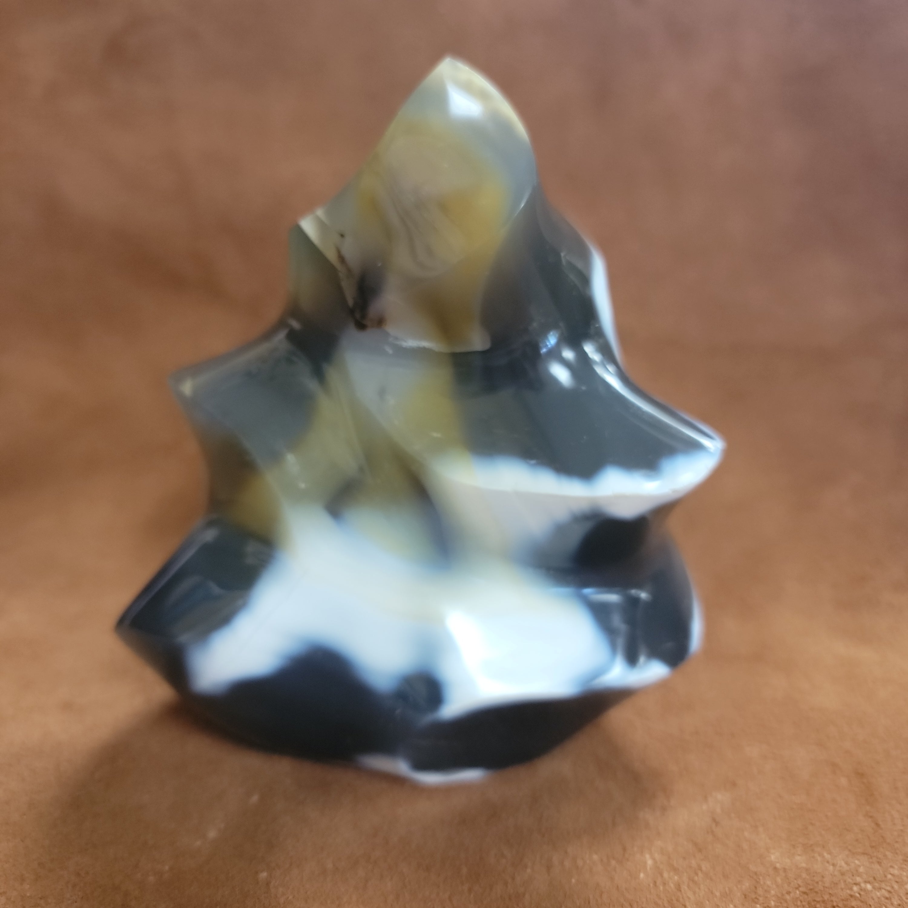 This exquisite Chalcedony Flame, weighing 1.26 KG, is a stunning addition to any collection. With its unique and beautiful features, it is sure to capture attention and add a touch of elegance to any space. Crafted with precision and expertly designed, it is a must-have for any product or crystal enthusiast.