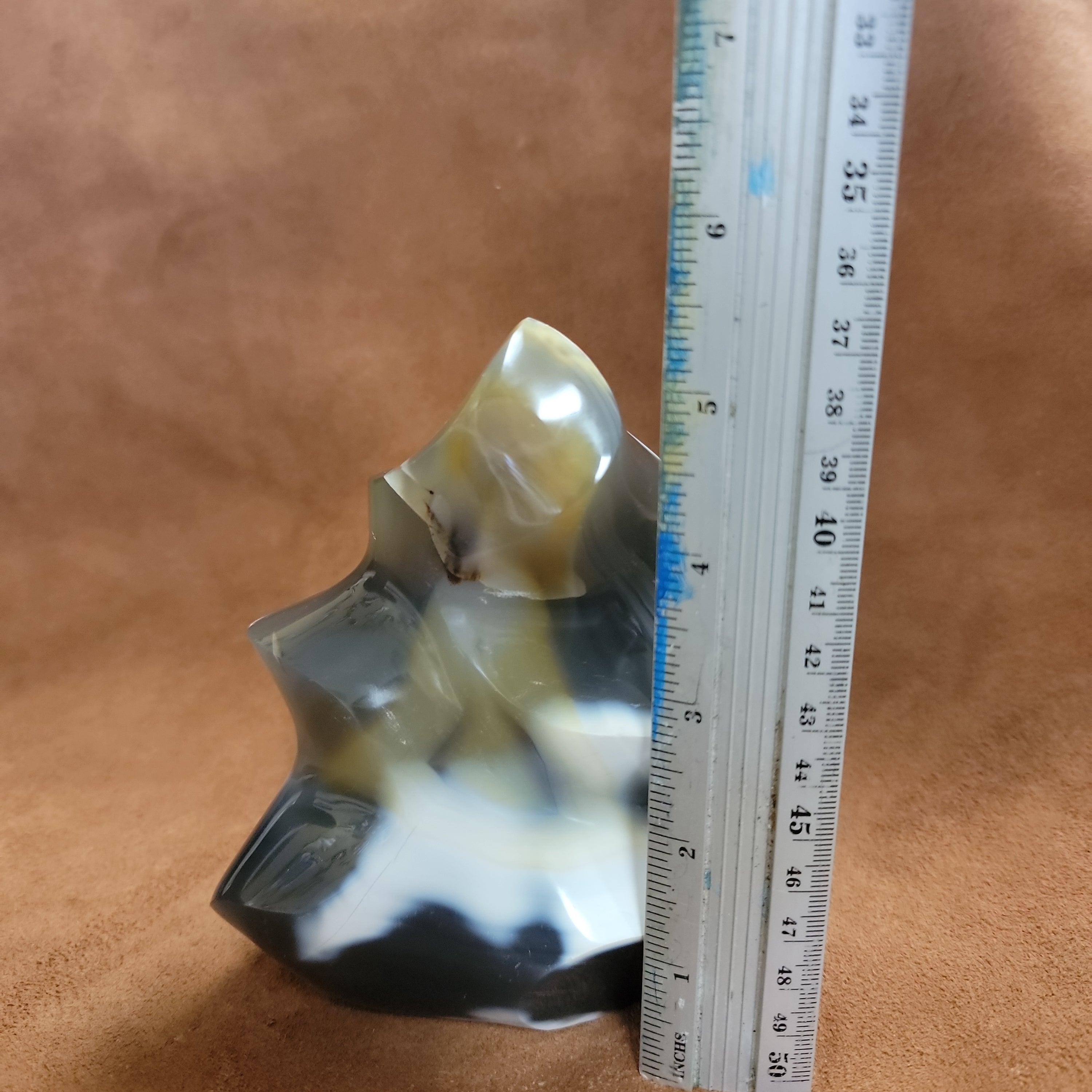 This exquisite Chalcedony Flame, weighing 1.26 KG, is a stunning addition to any collection. With its unique and beautiful features, it is sure to capture attention and add a touch of elegance to any space. Crafted with precision and expertly designed, it is a must-have for any product or crystal enthusiast.