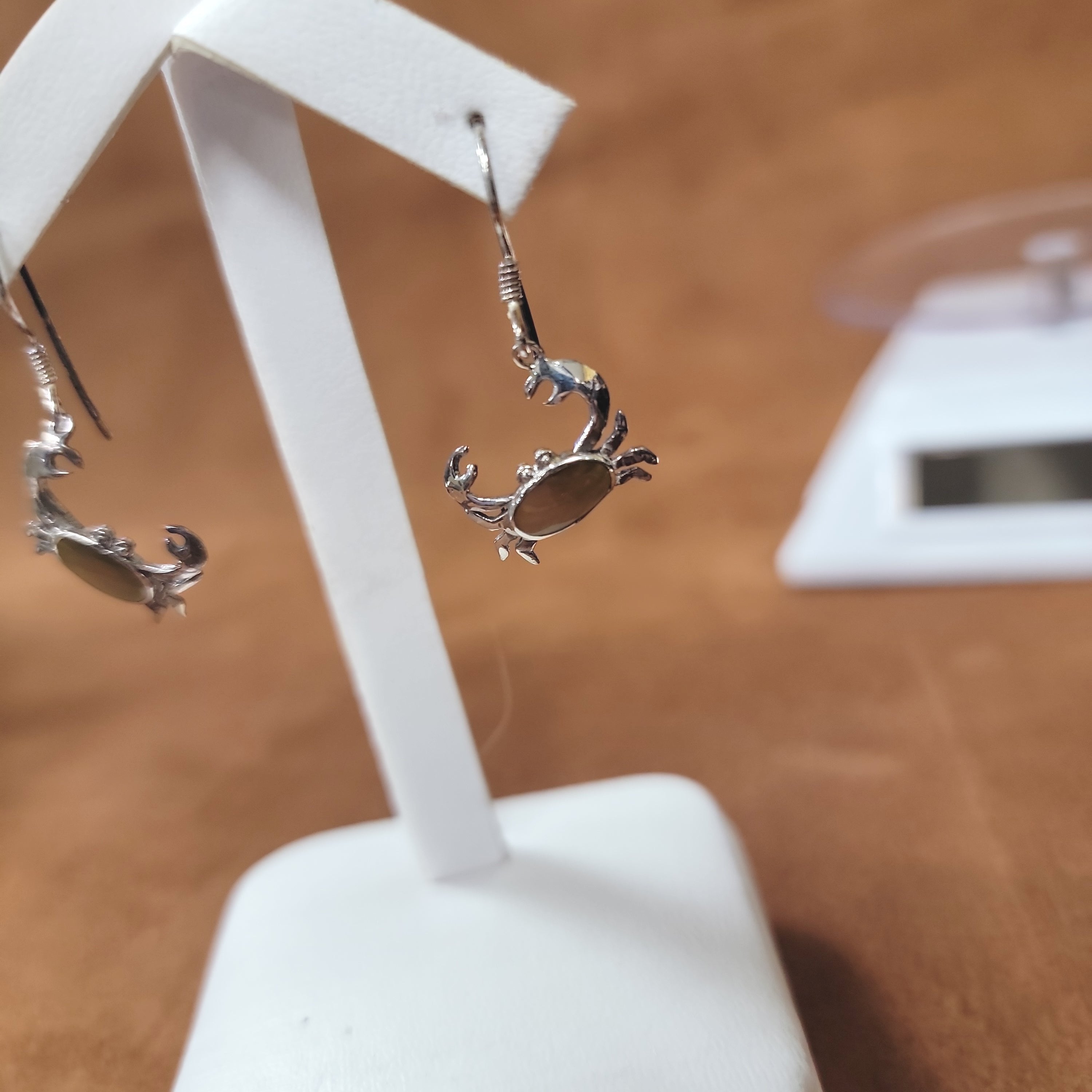 Vera Wolf Sterling Silver Earrings Crab with light Abalone