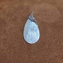 Vera Wolf Sterling Silver Pendent Feather Mother of Pearl