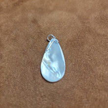Vera Wolf Sterling Silver Pendent Feather Mother of Pearl