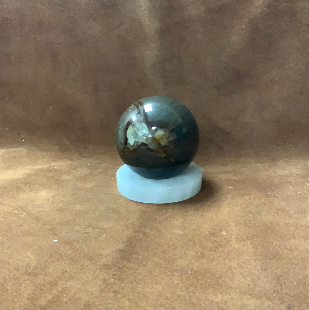 Selenite sphere stand